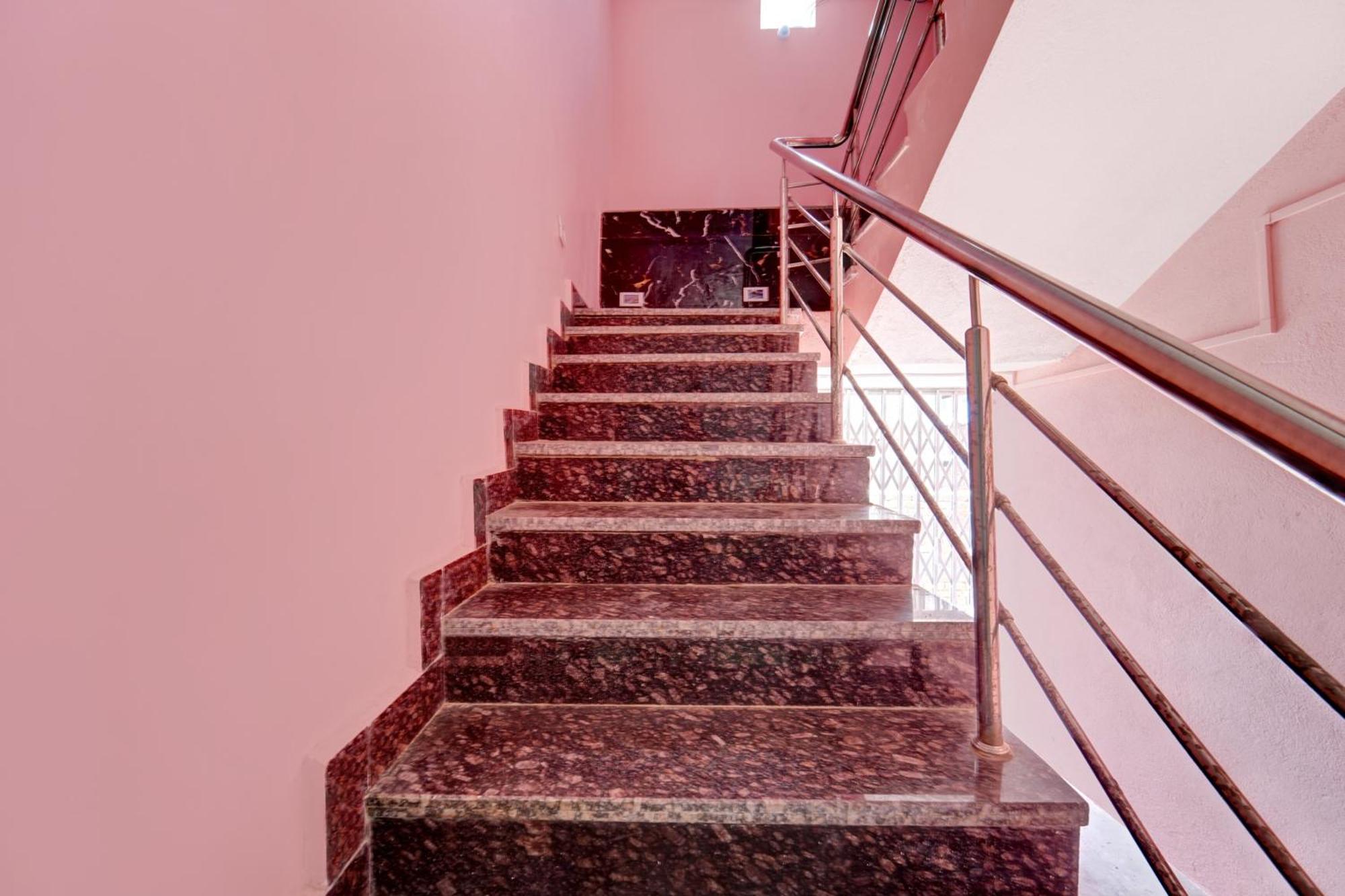 Hotel O Radha Rani Hotel Rajgir Bagian luar foto